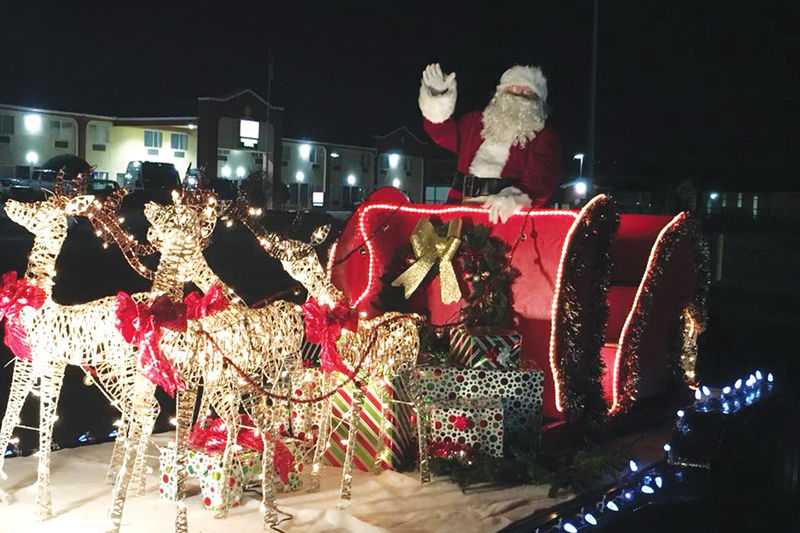 TP_1119_FestivalofLightsSantaParade_1.jpg